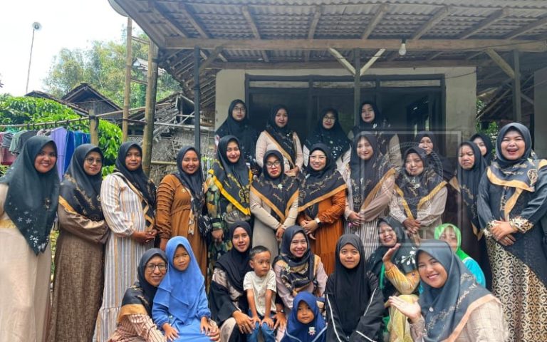 Tunjukkan Kekompakan dalam Berkhidmat, PAC Fatayat Kalisat Gelar Pengajian Rutin