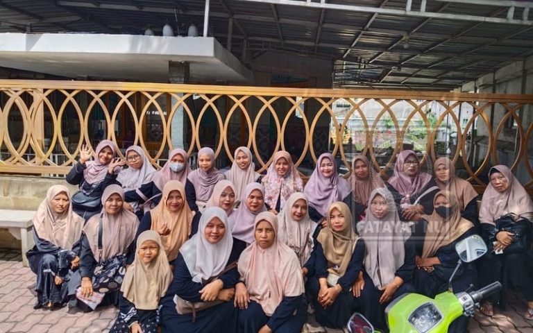 Fatayat NU Tempurejo Gelar Ziarah Lima Auliya, Perkuat Ukhuwah dan Spirit Keorganisasian