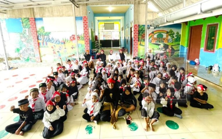 Menanam Semangat Kepahlawanan Sejak Dini, TK Muslimat NU 61 Sumberjo Gelar Upacara Hari Pahlawan