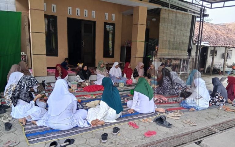 Fatayat NU Ranting Sumberjo Hidupkan Semangat Qur’ani lewat One Juz One Hour