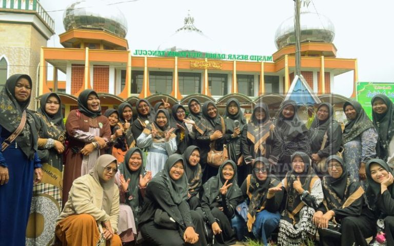 PAC Kalisat Gelar Rihlah Ziarah Makam Habaib, Perkuat Spiritualitas dan Ukhuwah Guru