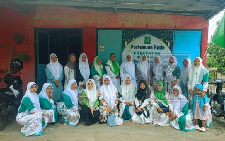 Siapa Teman yang Harus Dipilih? Pengajian Fatayat NU Kalisat Bahas Kitab Ta’lim Muta’allim