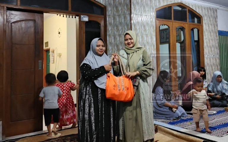 Bangun Budaya Apresiasi, Fatayat NU Kertosari Beri Reward untuk Kader Berdedikasi