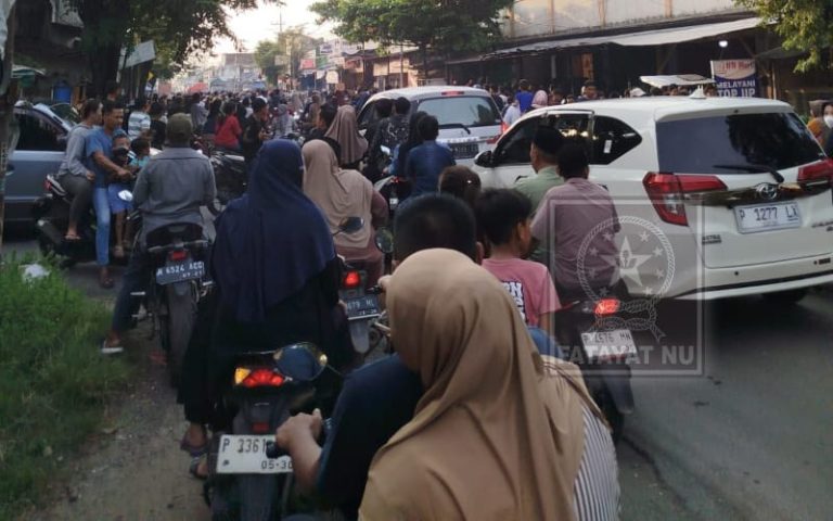 Berkah Ramadhan atau Macet Dadakan? Pembagian 2.300 Takjil di Ambulu Jadi Evaluasi Bersama