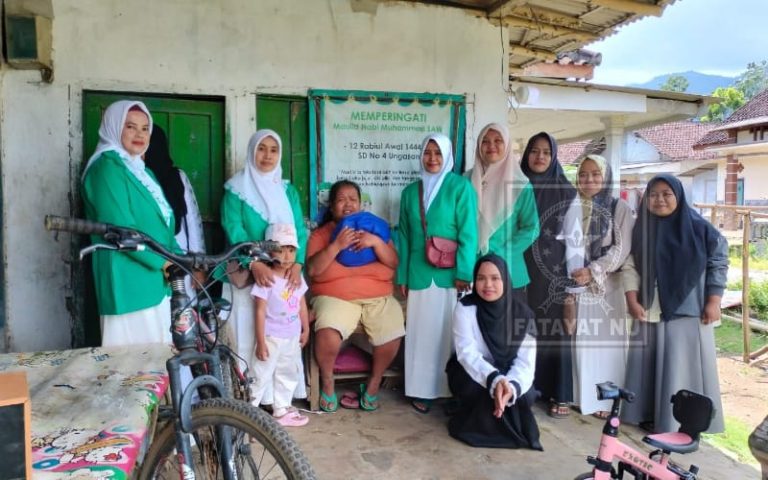 Fatayat NU Mumbulsari Tebar Manfaat Jelang Ramadhan, Santuni Dhuafa di Dua Desa