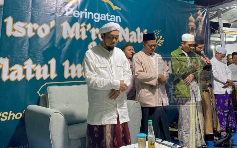 KHR Ahmad Azaim Ibrahimy Mengisi Peringatan Isra’ Mi’raj di Kalisat