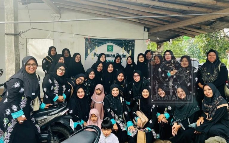 Menata Ibadah, Menguatkan Khidmah: PAC Fatayat NU Kalisat Gelar Pengajian Rutin