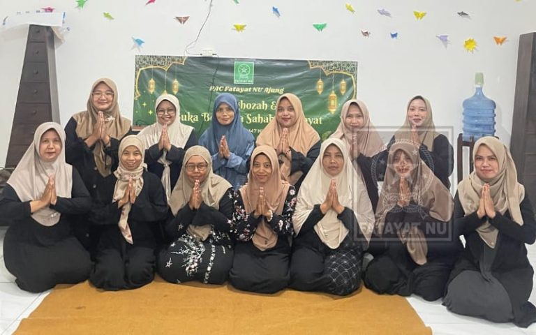 Istighotsah dan Buka Bersama, PAC Fatayat NU Ajung Doakan Para Pejuang Islam