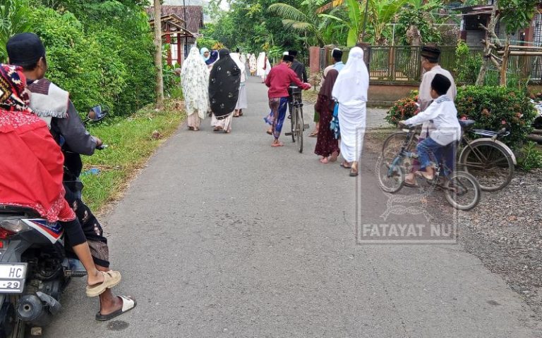 Menjemput Berkah di Pagi Buta: Potret Khusyuk dan Semangat Idul Adha Jamaah Masjid Al-Amin Tegal Gayam