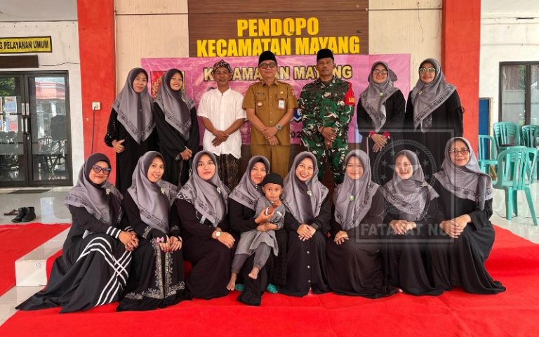 PAC Fatayat NU Mayang Tampilkan Hadrah dalam “Kecamatan Mayang Bersholawat”, Wujud Perempuan Berdaya dan Berkarya