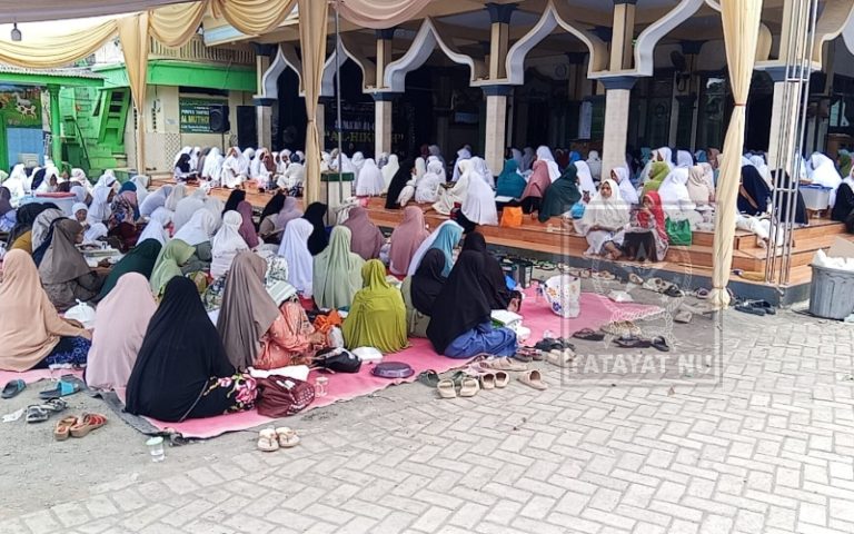 Semaan Al-Qur’an Al-Hikmah Fatayat–Muslimat NU Wuluhan, Menjemput Berkah Al-Qur’an di Ponpes Al Muthohhirin Kesilir